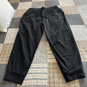 Athleta Trekkie Relaxed Mid Rise Jogger M Petite | Black